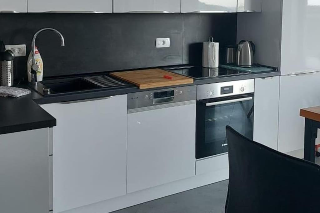Modern Top Floor Sea View 3Br With Pools, Spa & Fitness Bečići 외부 사진